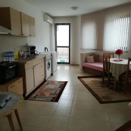 Studio Nisi Apartment *